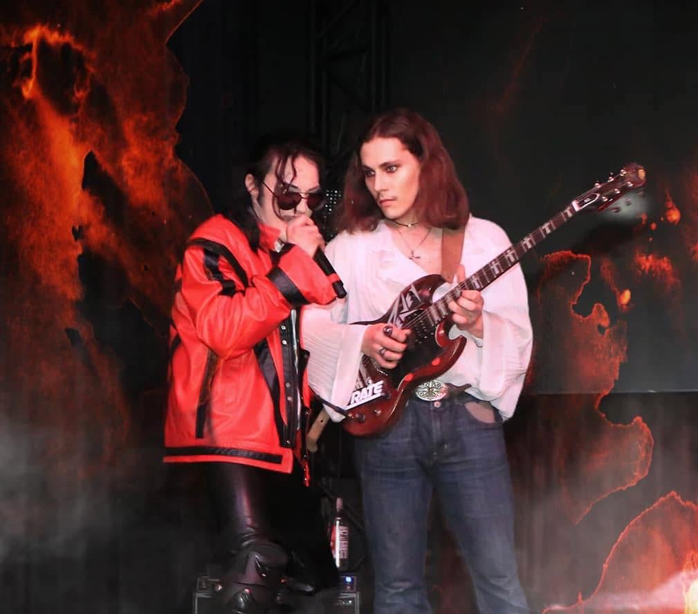Dylan-as-Michael-Jackson-on-stage-II