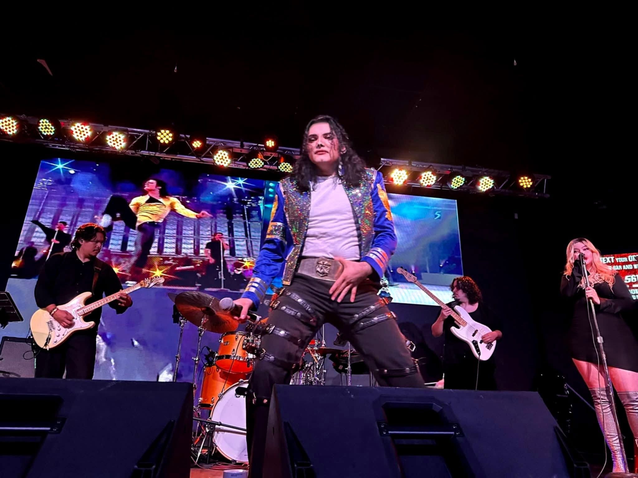 Dylan Knight as Michael Jackson on Stage