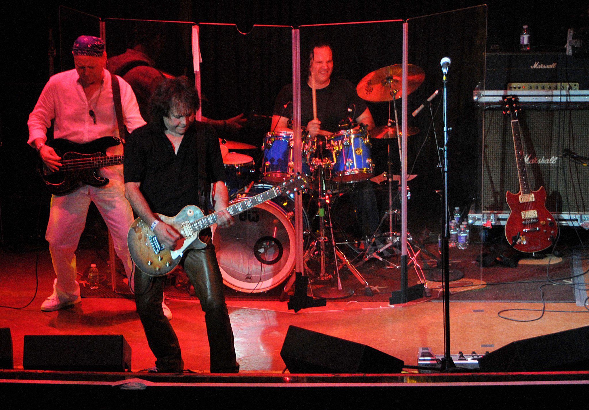 Richie-Callison-and-friends-on-stage