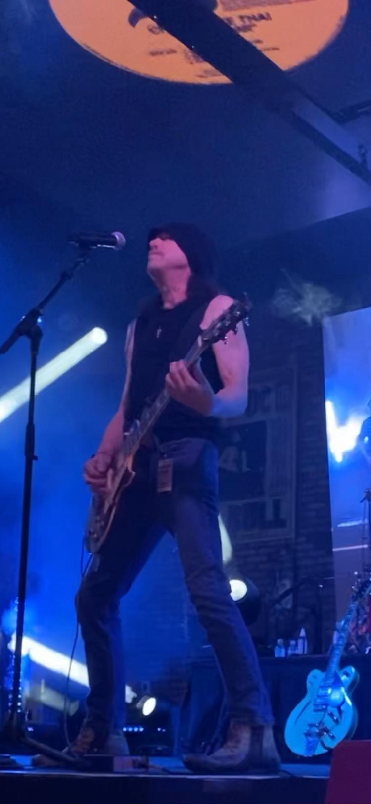 Richie-Callison-and-friends-on-stage