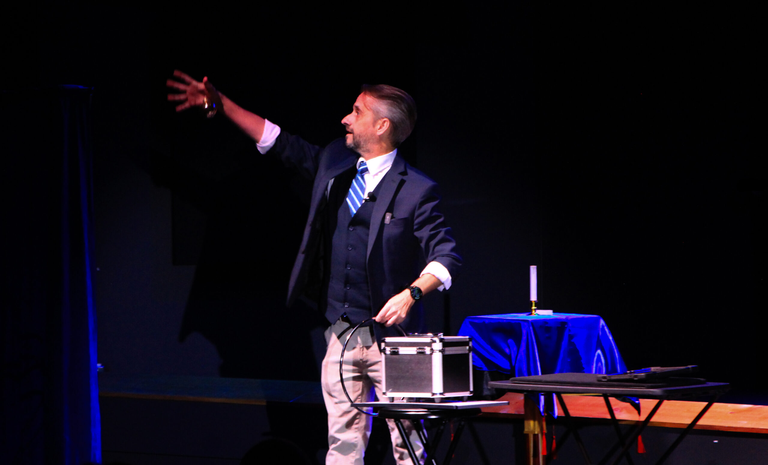 Wonderment-Academy-participant-and-magician-on-stage